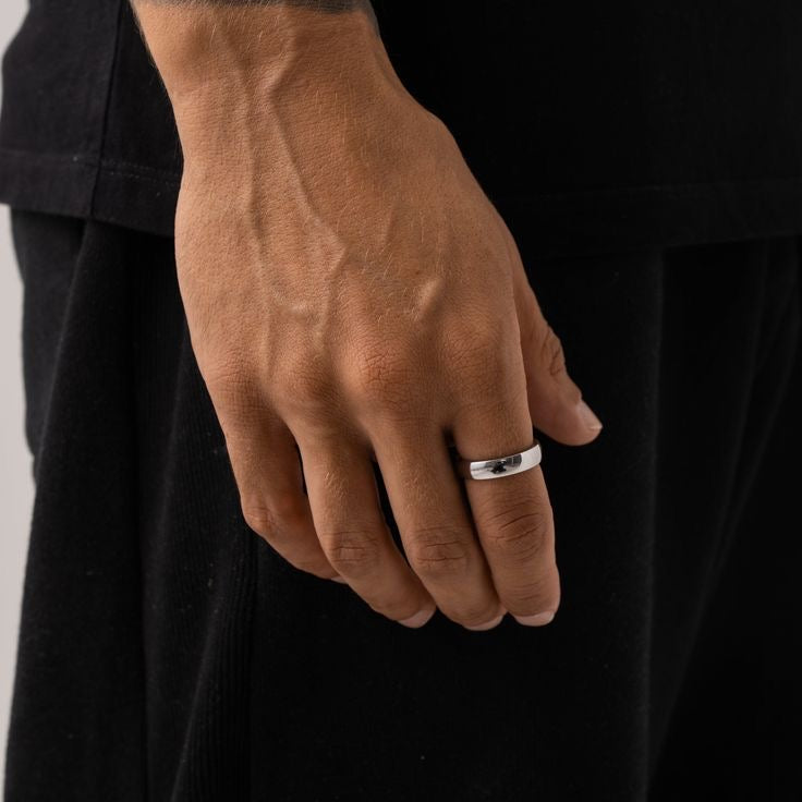 Silver Edge Ring – Minimal Classic Band