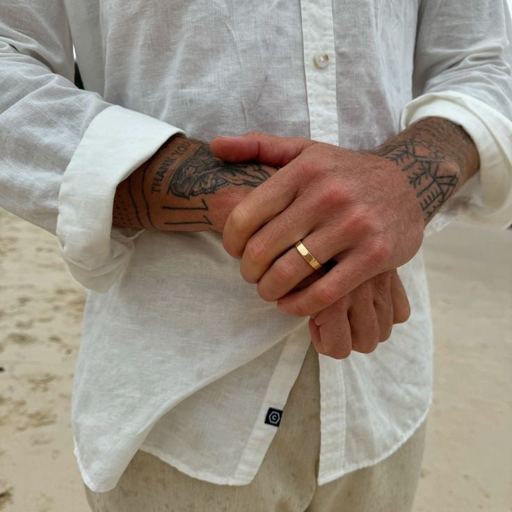 Royal Glow Gold Ring – Minimal Classic Band