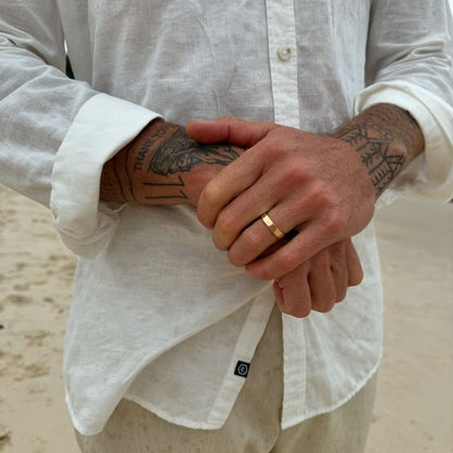 Royal Glow Gold Ring – Minimal Classic Band