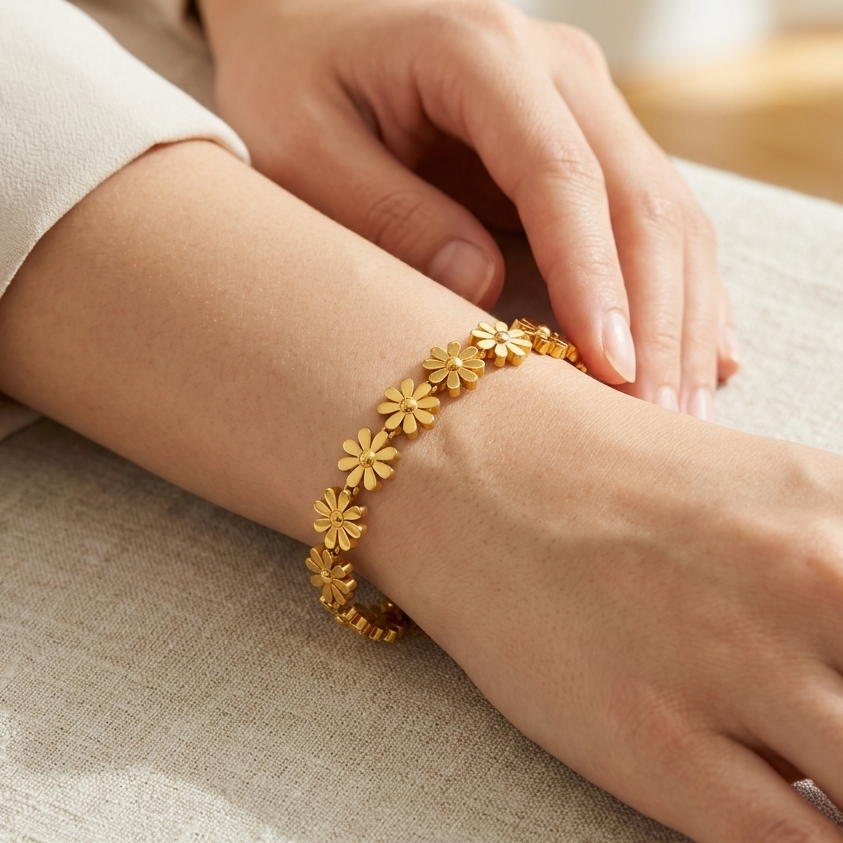 Daisy Flower Chain Bracelet – 18K Gold Plated Demi-Fine