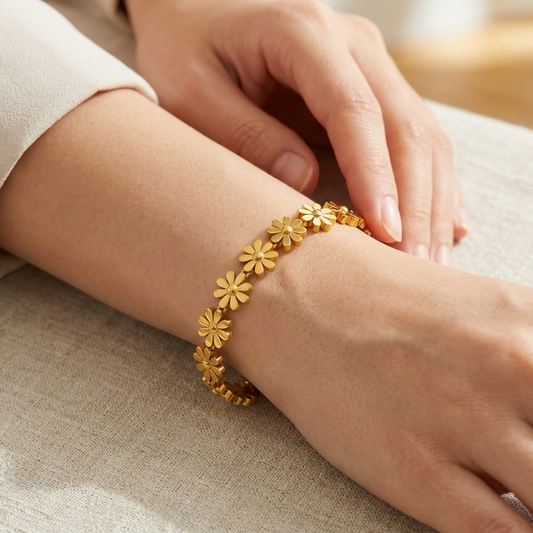 Daisy Flower Chain Bracelet – 18K Gold Plated Demi-Fine